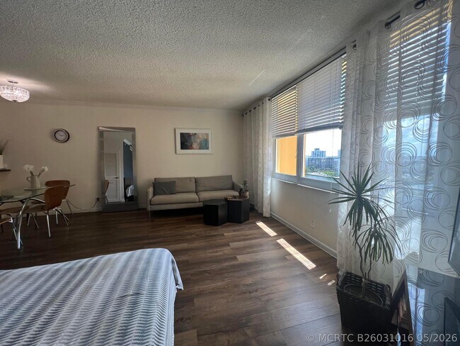 Building Photo - 2501 S Ocean Dr