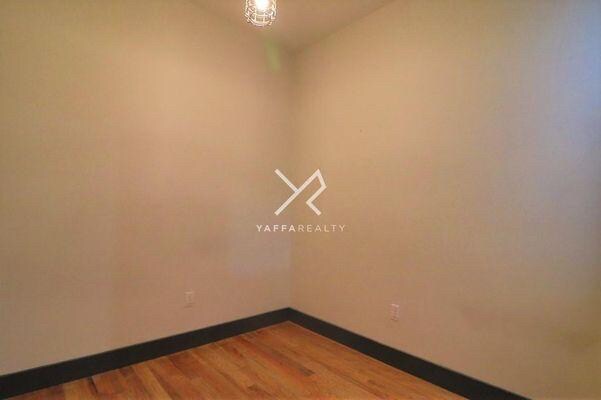 Building Photo - 542 Kosciuszko St