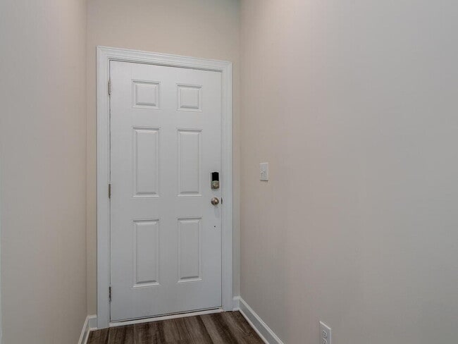 Foto del edificio - Built in 2022 and waiting for you to move right on in!