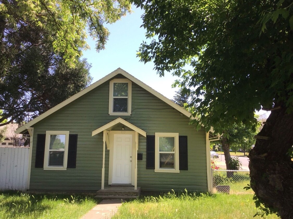 953 Dakota Ave, Medford, OR 97501 House Rental in Medford, OR