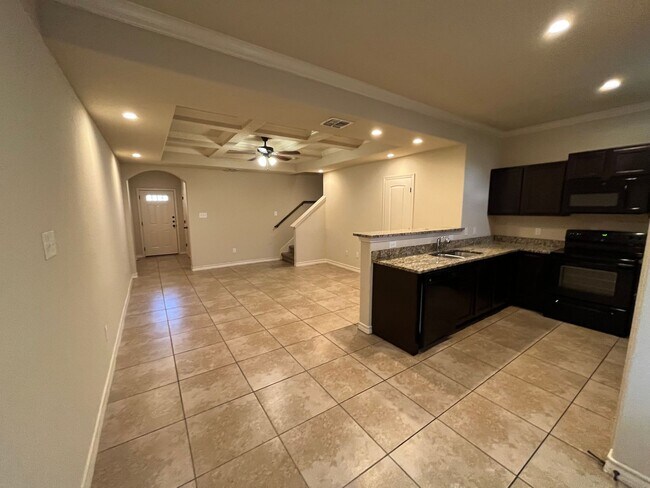 Foto del edificio - 7014 Donovan Way #103, San Antonio, TX. 78244