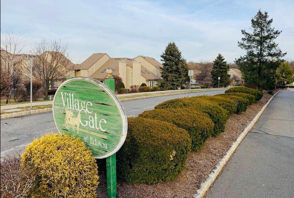 19 Denise Dr, Edison, NJ 08820 Townhouse for Rent in Edison, NJ