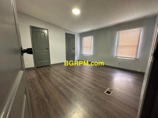 Foto del edificio - 312 E Valentine Rd