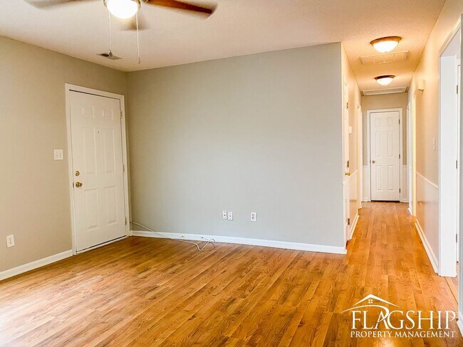 Foto del edificio - Three Bedroom in Countryaire