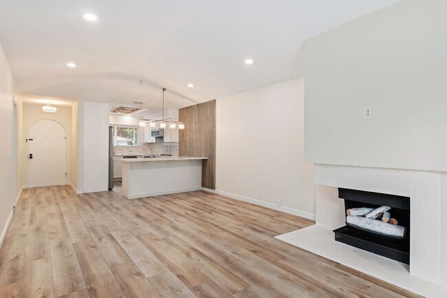 Foto del edificio - Welcome to this charming 2-bedroom, 1.5-ba...