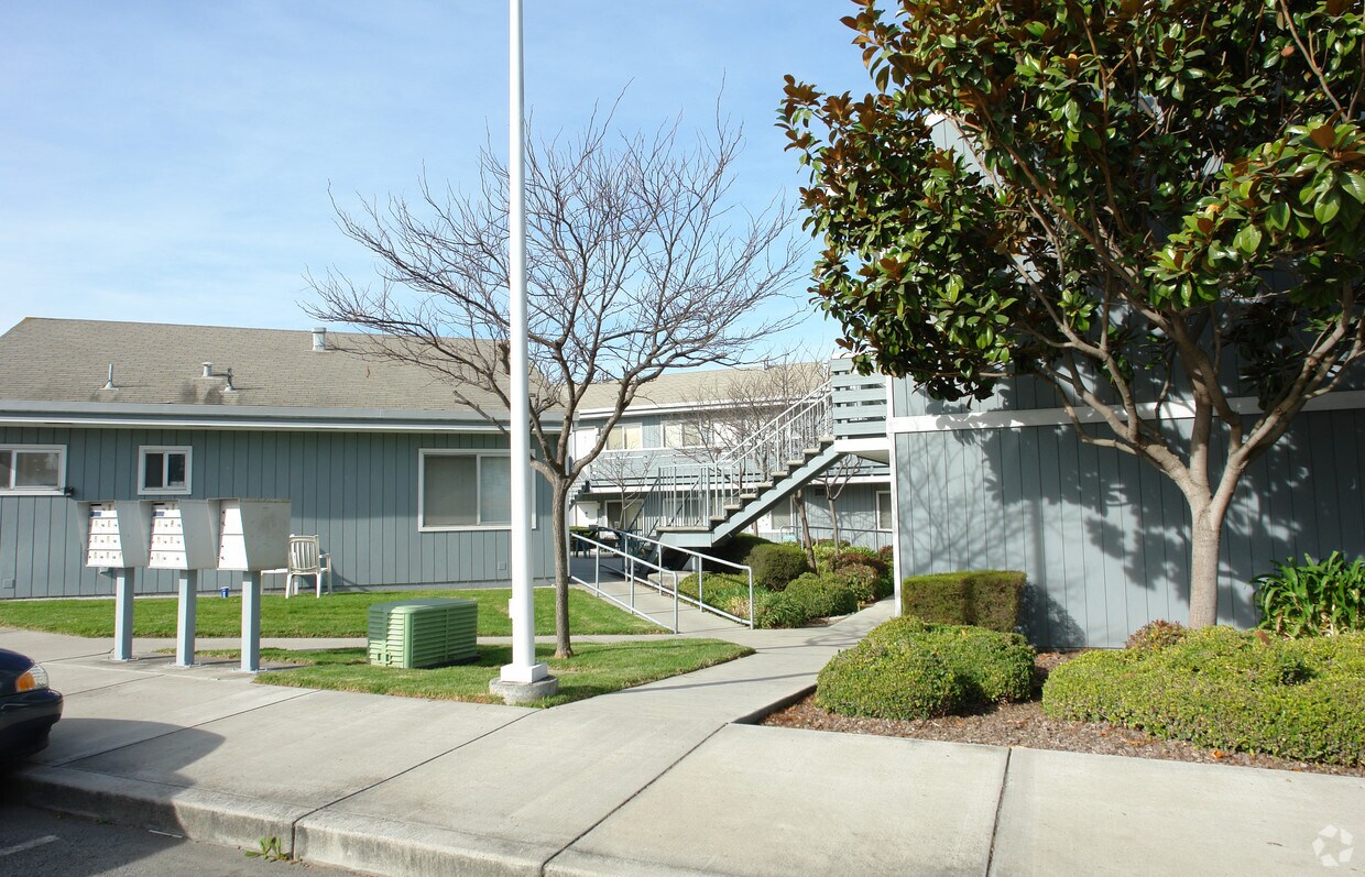 Building Photo - 235 Martella St