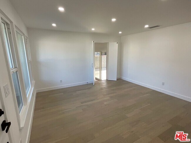 Building Photo - 2051 Colby Ave