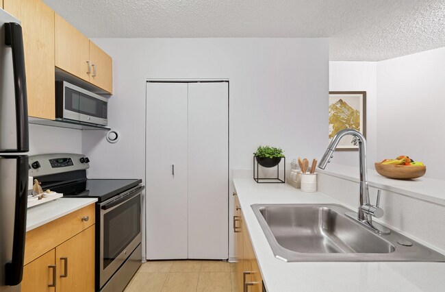 Photo - 58 W Superior St Apartment