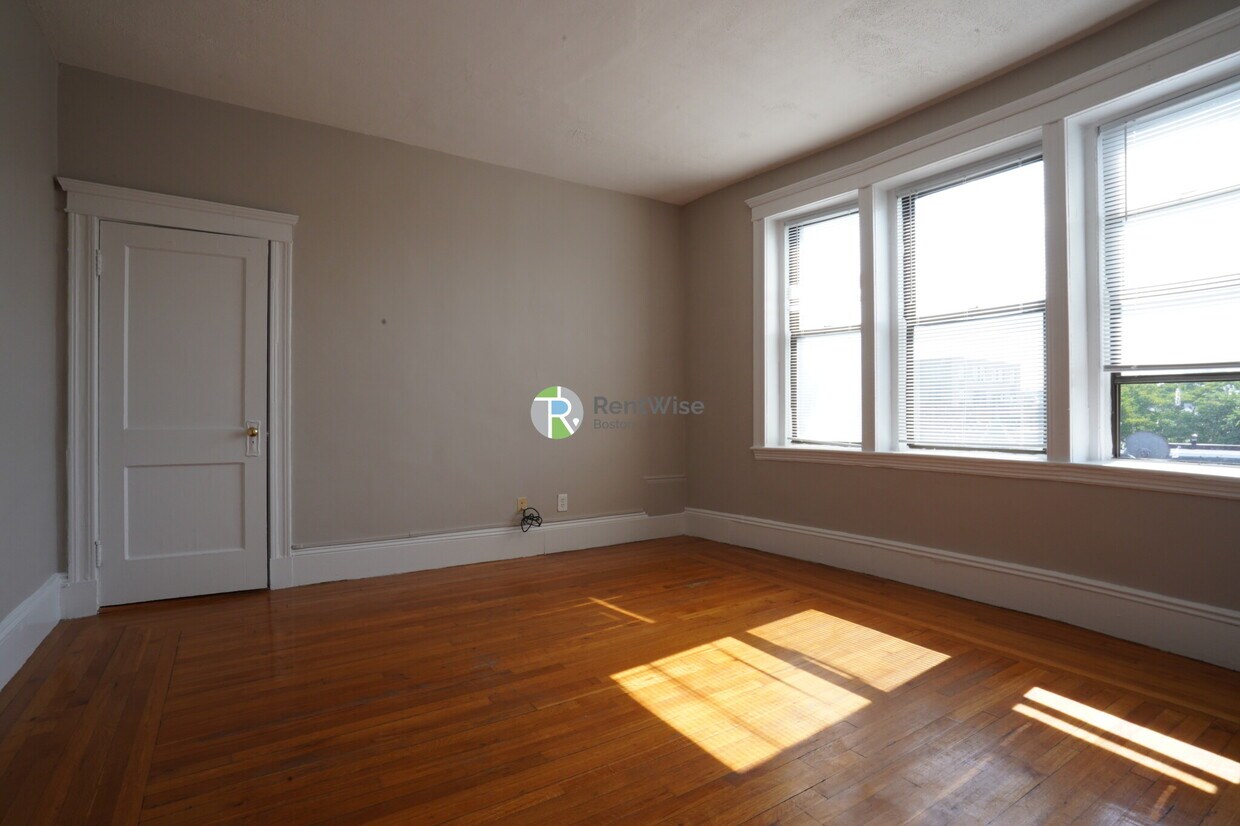 Primary Photo - 56 Gardner St