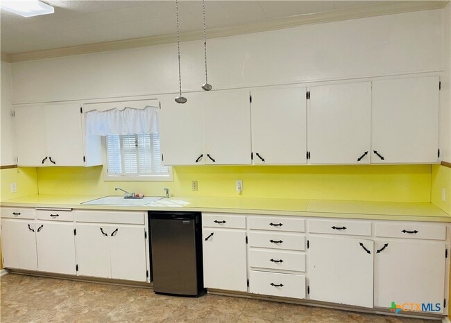 Building Photo - 302 W French St