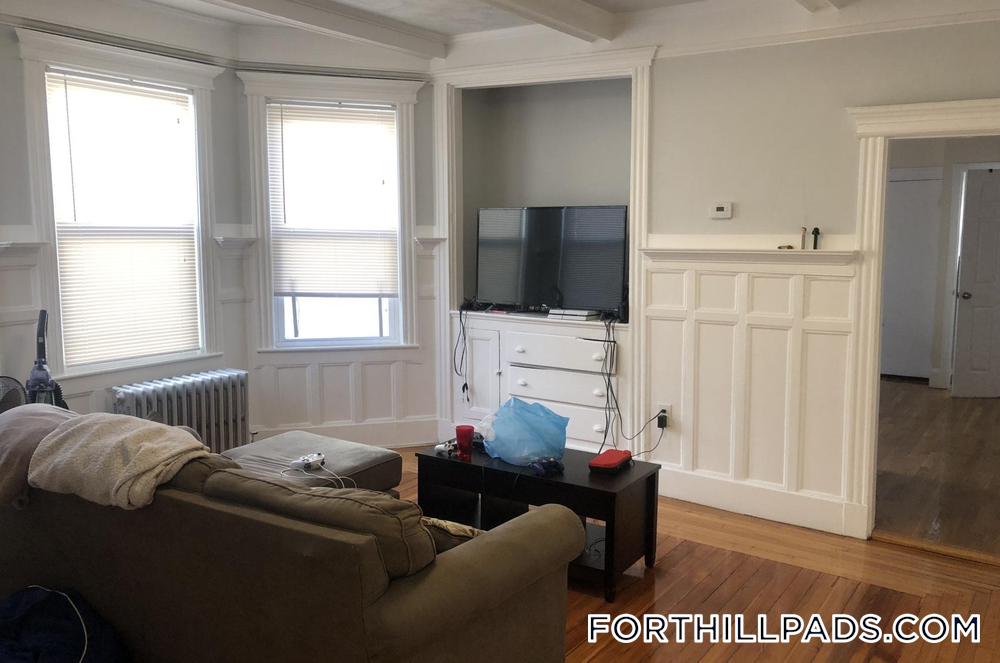 Primary Photo - 114 Thornton St