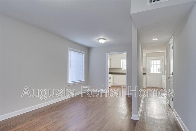 Foto del edificio - 4017-D Wheeler Woods Rd