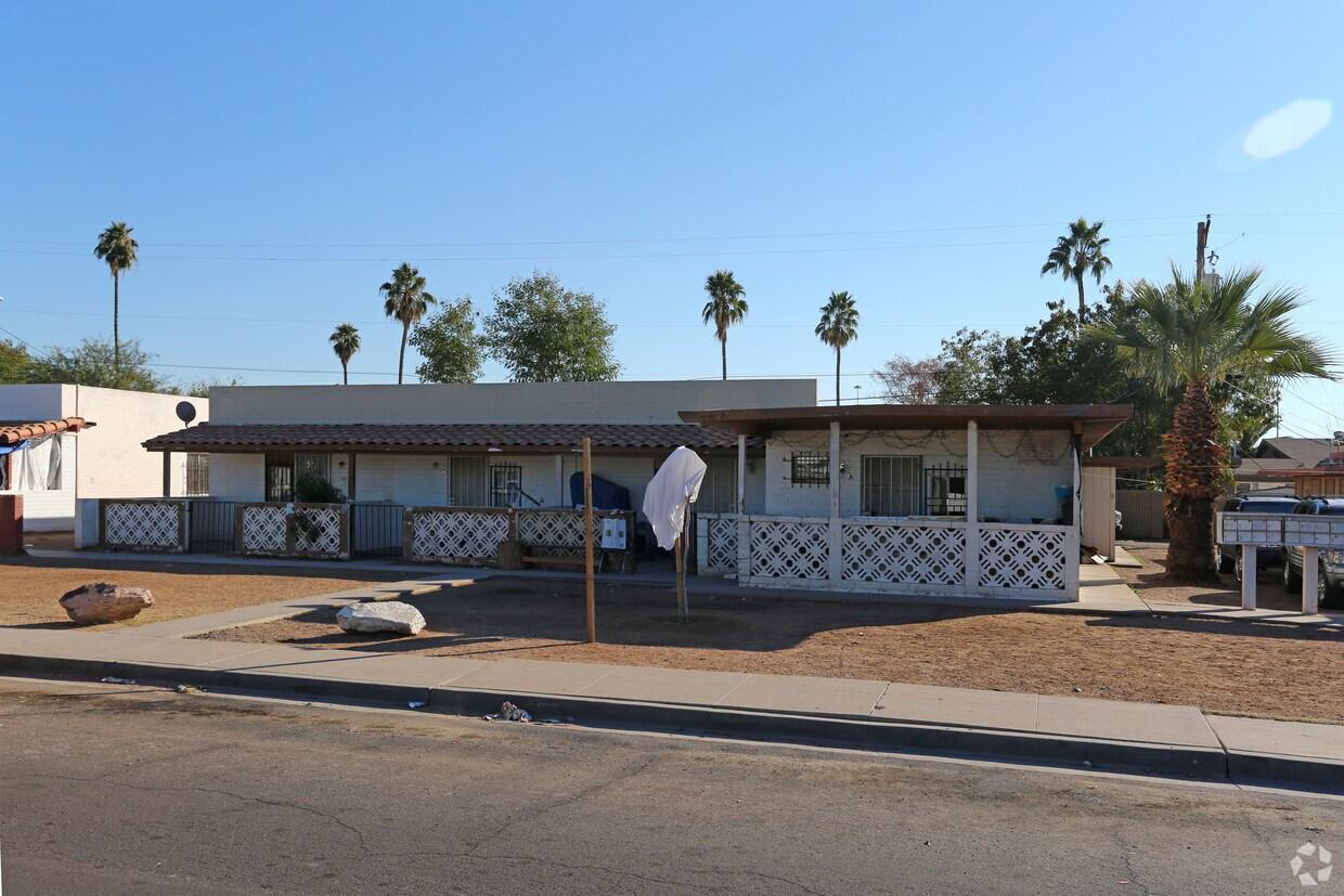 Building Photo - 4041 E Belleview St