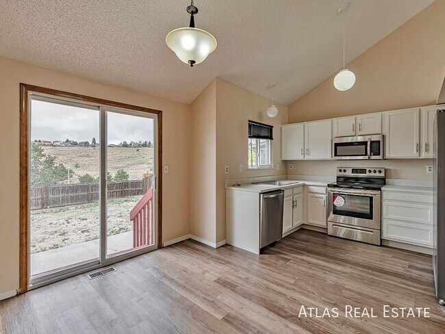 Foto del edificio - 8150 Camfield Cir