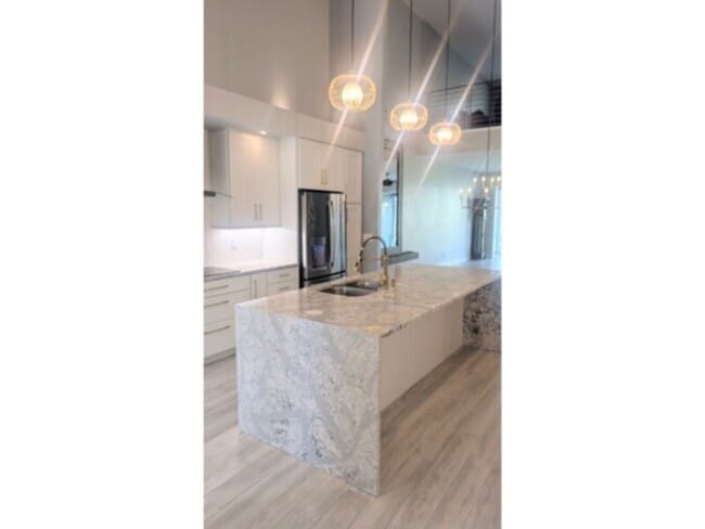 Foto del edificio - Elegant, Fully Renovated Townhome in Gated Grand Haven Community!