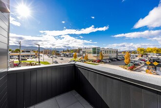 Building Photo - Central