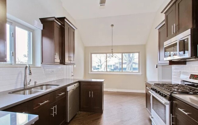 Building Photo - 626 Lavergne Ave