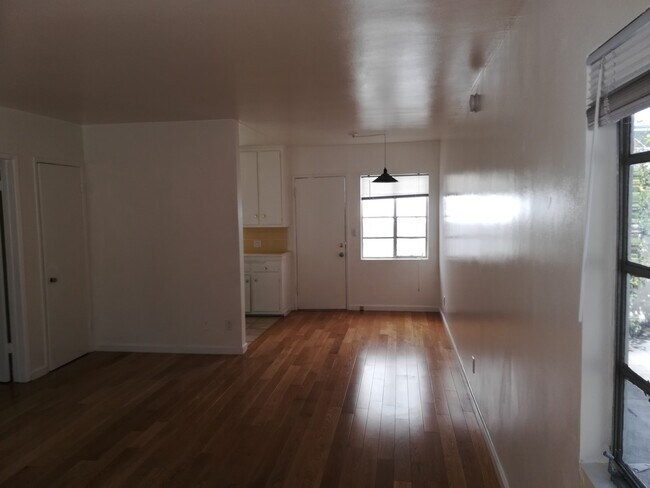 Living Room - 1342 Yale St