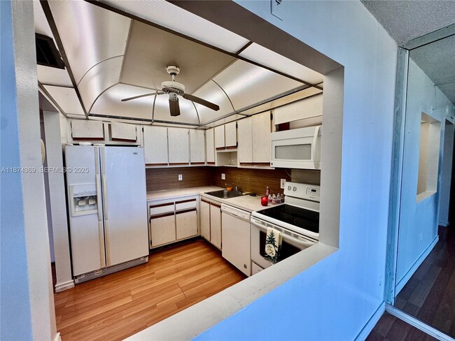 Building Photo - 13499 Biscayne Blvd