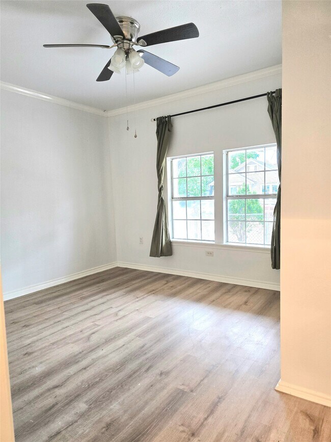 Foto del edificio - 6637 Avenue T