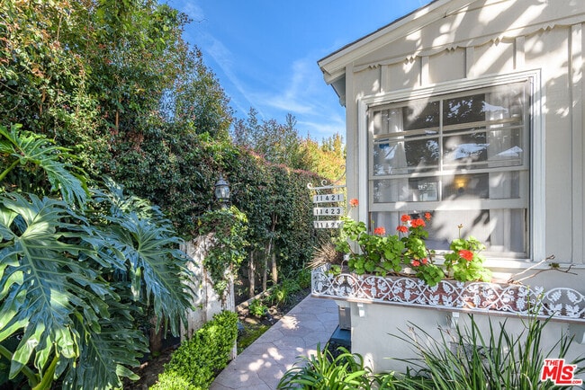 Foto del edificio - 11421 Burnham St