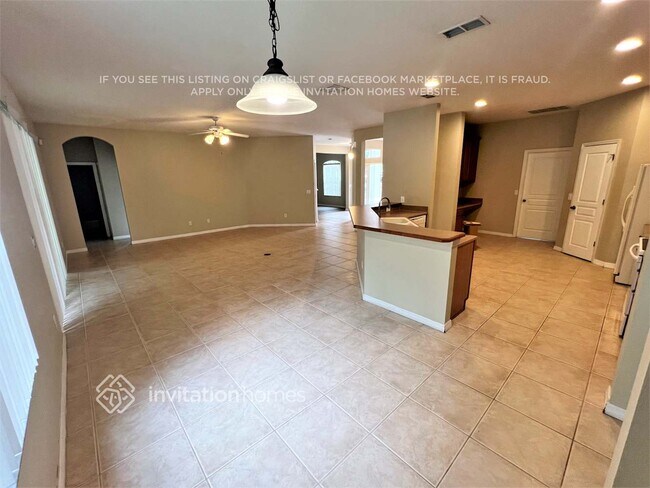 Foto del edificio - 627 Errol Pkwy