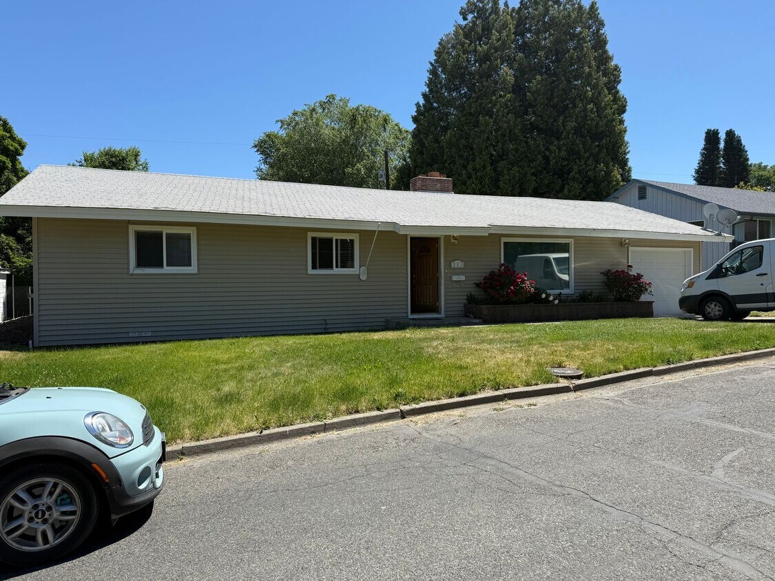Foto principal - Three bedroom house