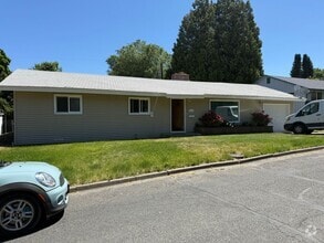 Building Photo - 223 Cleman Ave
