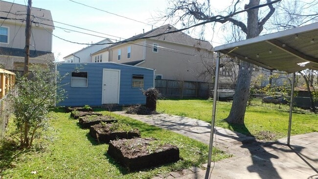 Building Photo - 2206 Silverbonnet St