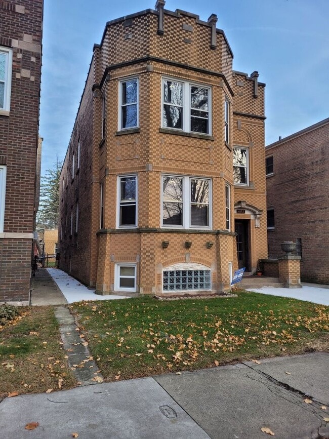 Building Photo - 6115 N Meade Ave