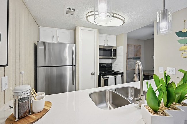 Building Photo - Lexington Apartment Homes
