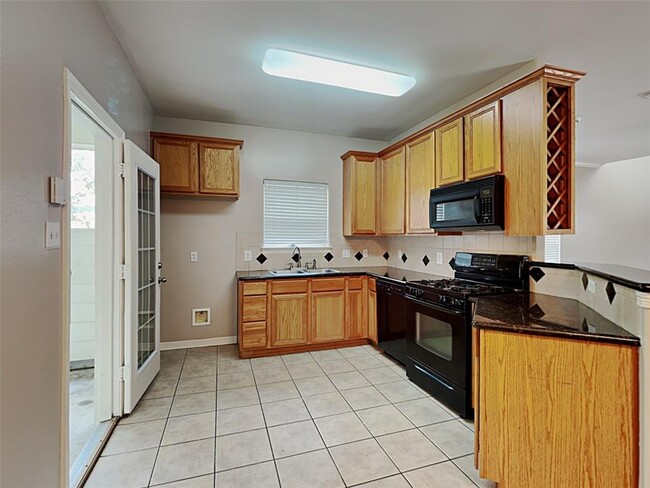 Building Photo - 2865 Westhollow Dr