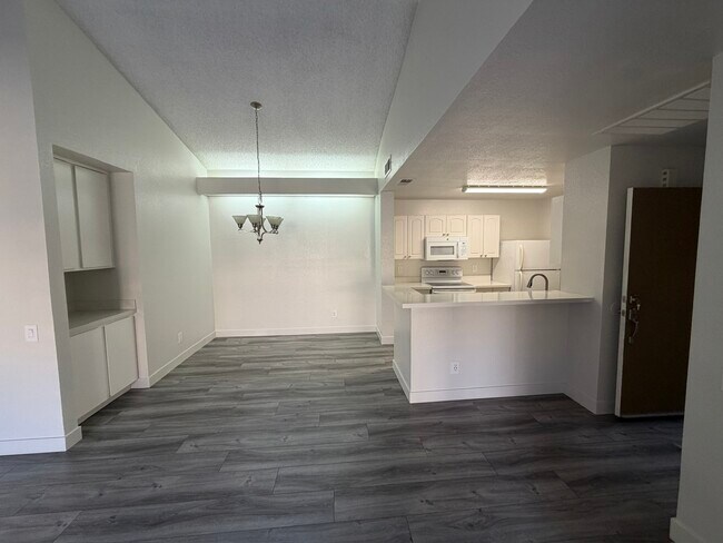 Foto del edificio - 2035 S Elm St