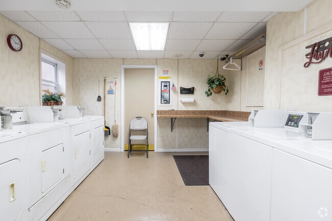 Laundry Room - Woodbury Gardens