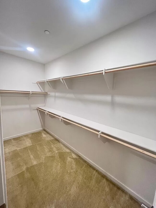 Building Photo - 3 Bedrooms For Rent - 11056 Glass Dr