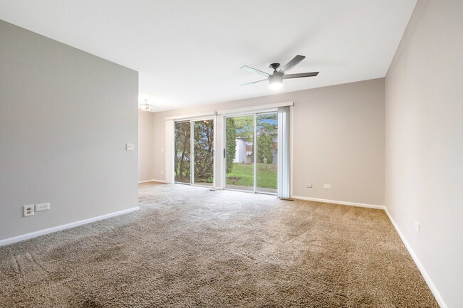 Building Photo - 690 Thorntree Ct