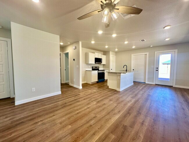 Building Photo - 5528 Princeton St