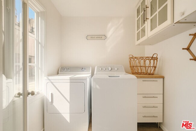 Foto del edificio - 1174 Coldwater Canyon Dr