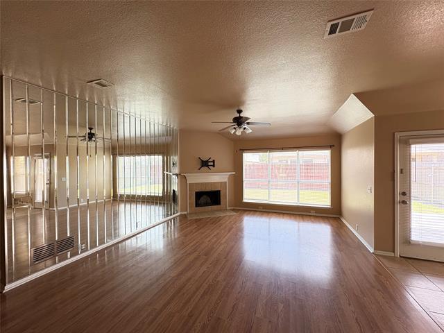 Foto del edificio - 10428 Jaybird Dr