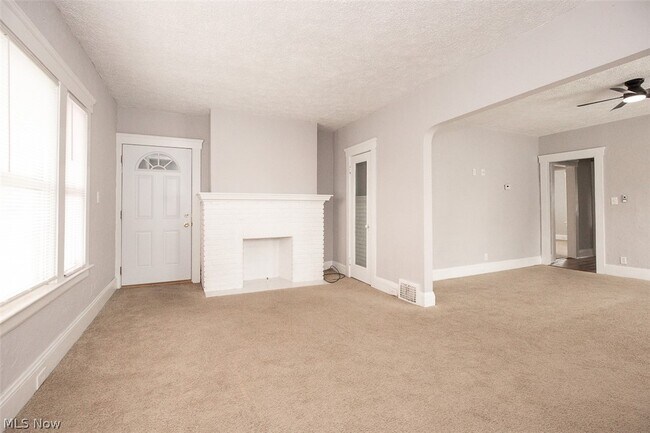 Building Photo - 4953 E 106th St