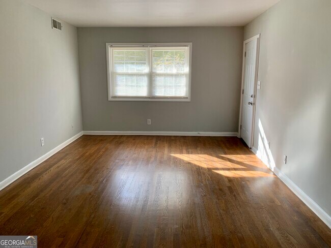 Foto del edificio - 1586 Line St