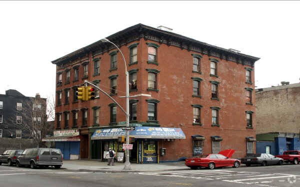 Primary Photo - 220 bushwick
