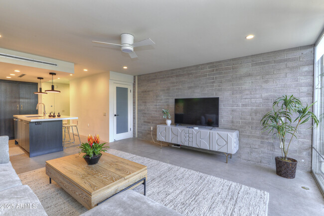 Building Photo - 4411 N 40th St