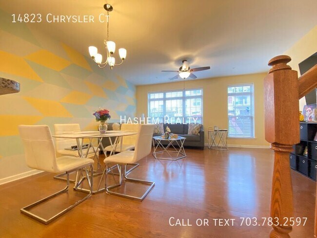 Foto del edificio - 14823 Chrysler Ct