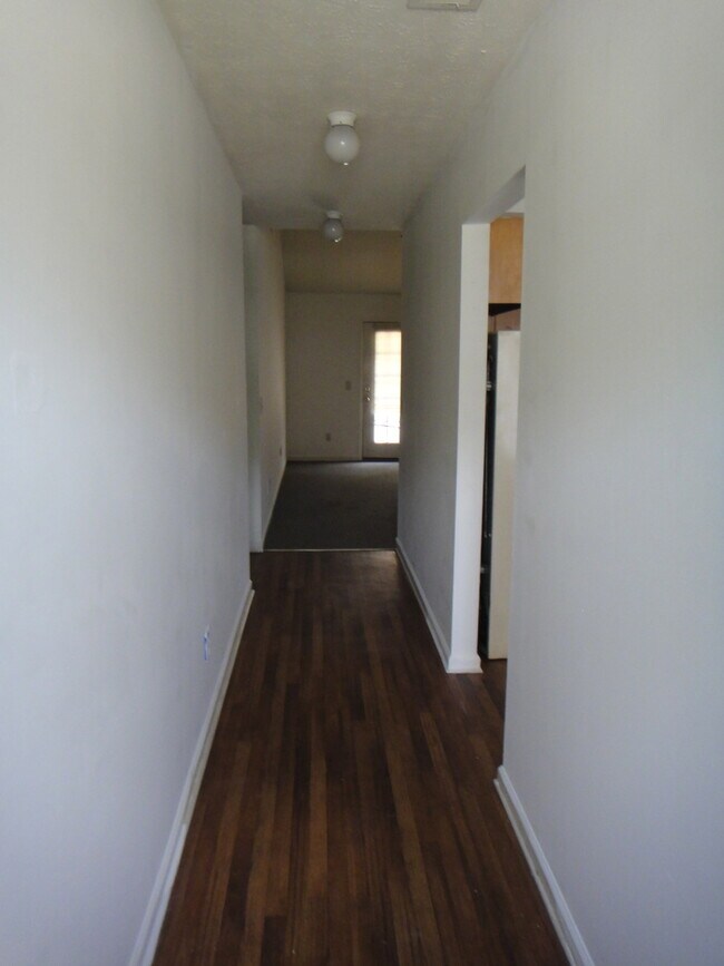 Foto del edificio - Harmon Estates Available July 15th!!