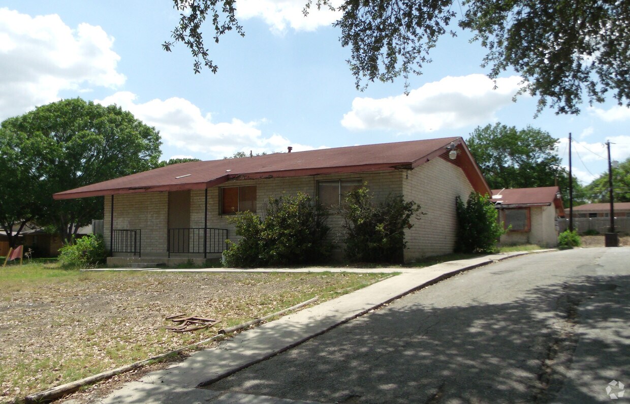 3803 Sherril Brook Rd, San Antonio, TX 78228 Apartments in San