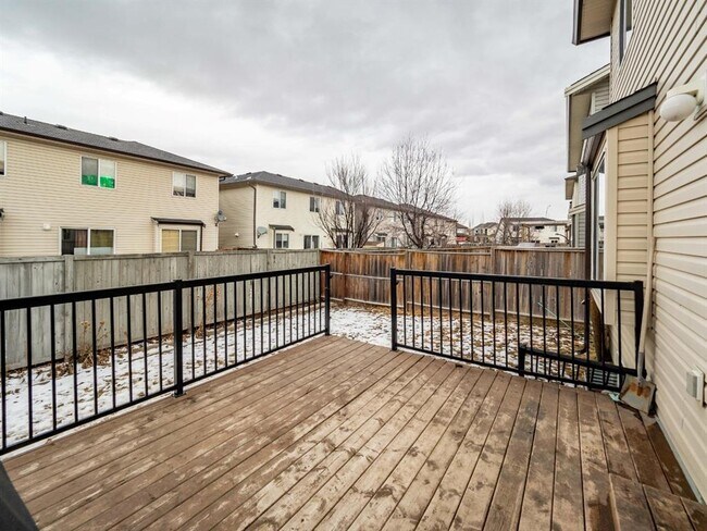 Photo du bâtiment - 118 Luxstone Rd SW