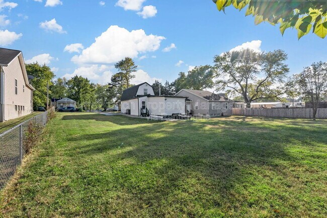 Building Photo - 7021 Robbins Ave