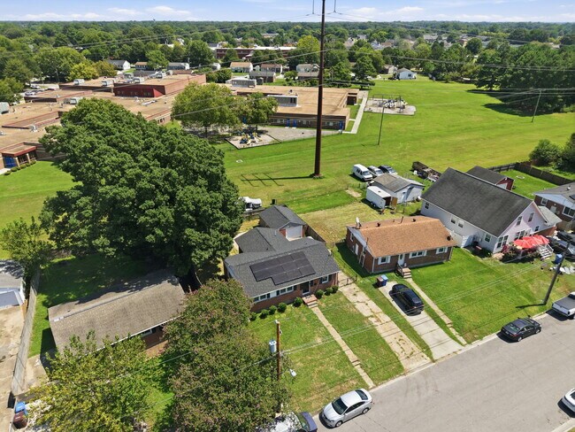 Building Photo - 1305 Yeadon Rd