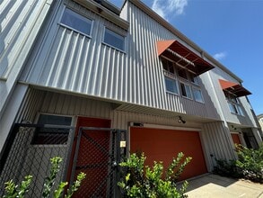 Building Photo - 2605 Calumet St